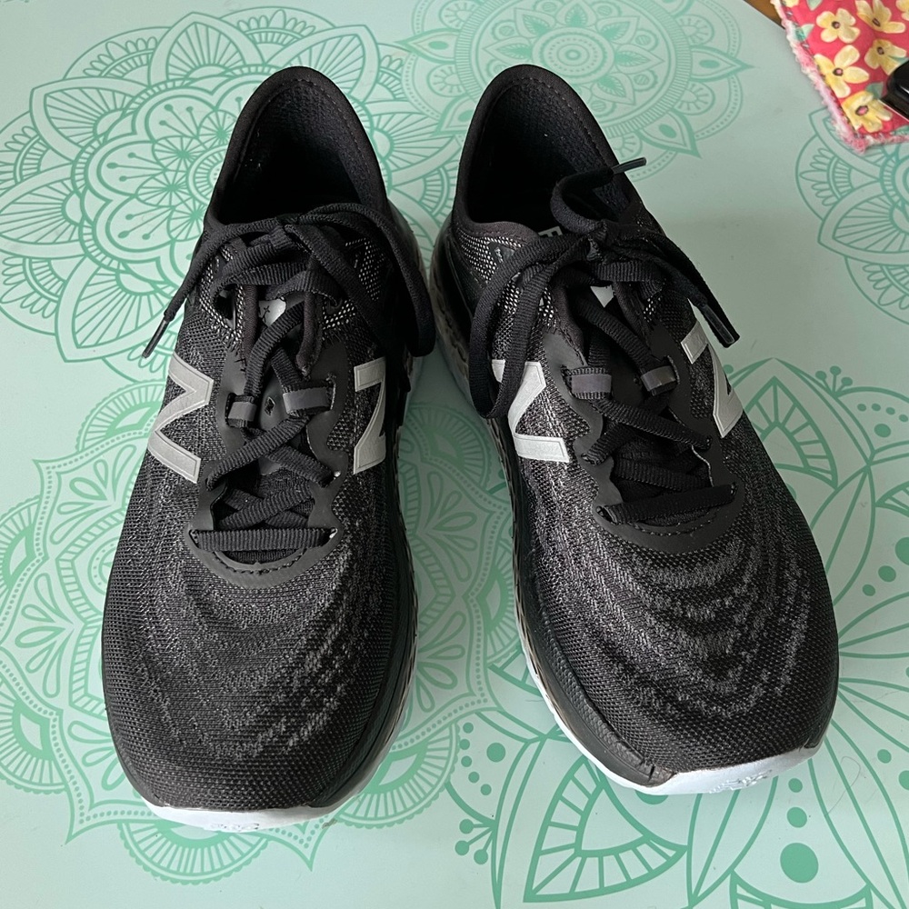 New Balance Fresh Foam More 7D(W) black women's sneaker